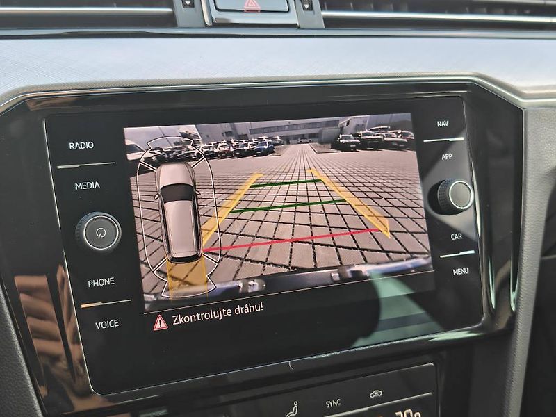 Volkswagen Passat Business  2,0TDi - fotka 16 z 23