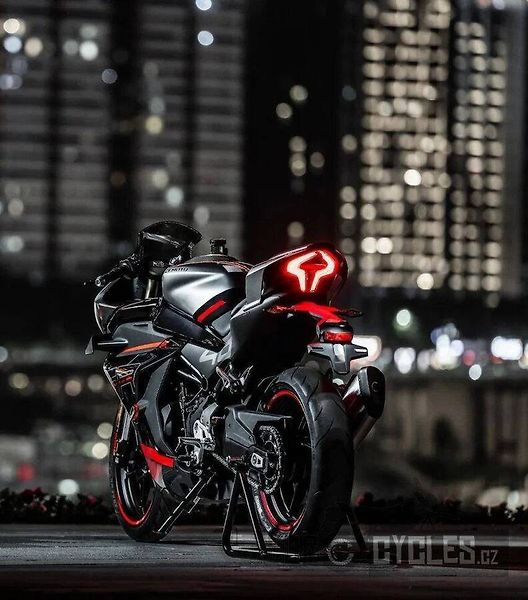 CFMOTO 450 SR (2026) - fotka 8 z 15