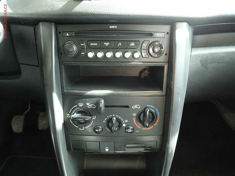 Peugeot 207 (2008) 1.4i, 2.maj, AC - fotka 13 z 17