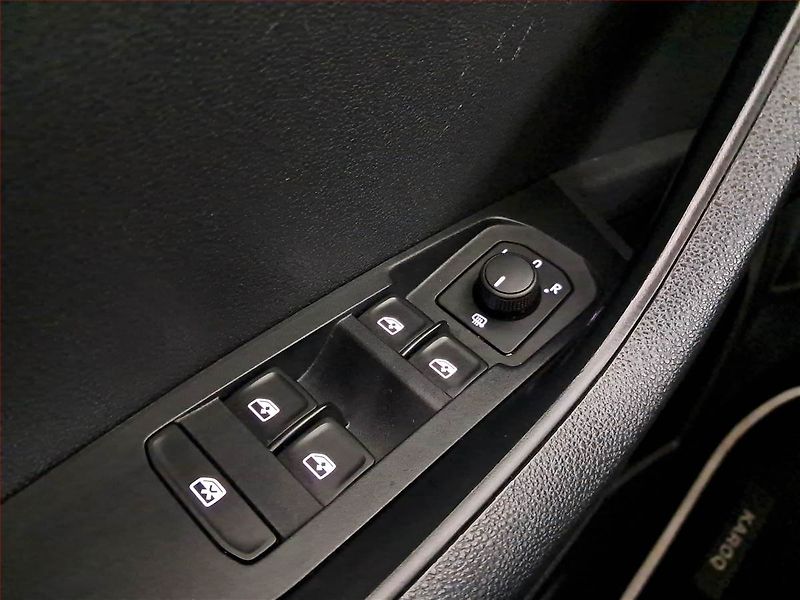 Škoda Karoq (2021) 1.5 TSI - fotka 19 z 21