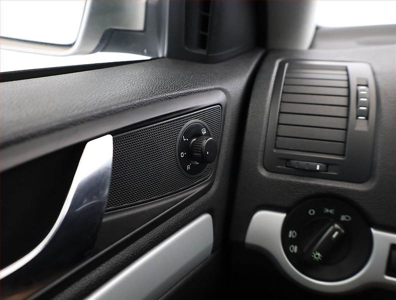 Škoda Octavia (2011) 1.6 TDI, Serv.kniha, Tempomat - fotka 11 z 15