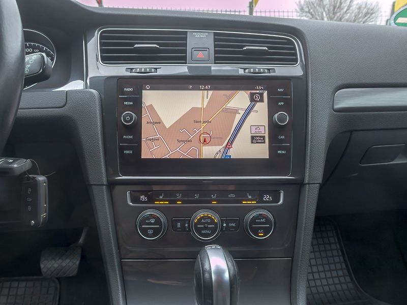 Volkswagen Golf (2019) 1.6TDI 85KW DSG – NAVI, ERGO - fotka 25 z 51