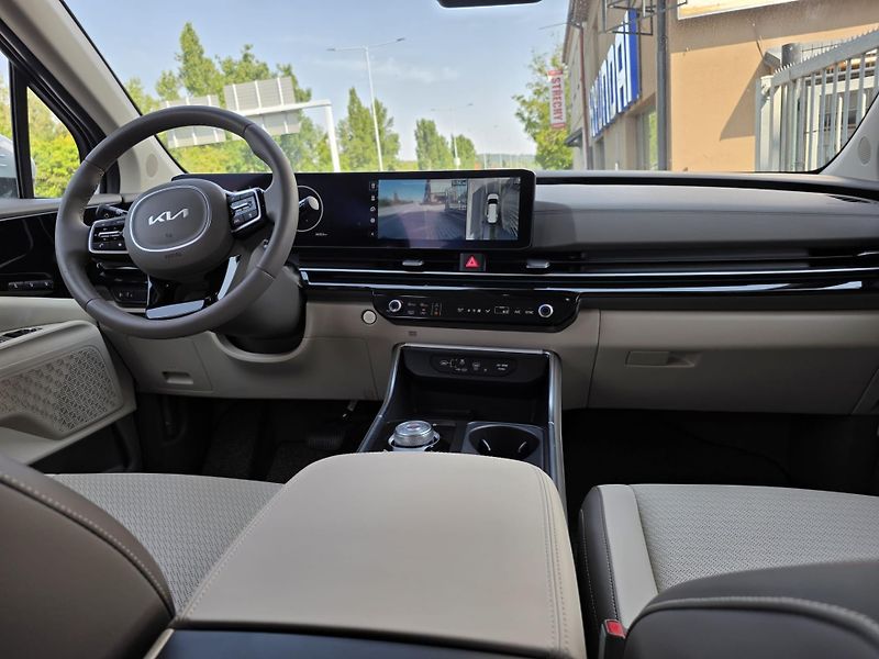 Kia Carnival (2024) 1.6-HEV-AUTOMAT-6+3MÍSTA - fotka 3 z 34