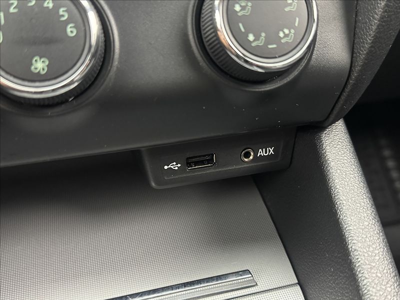 Škoda Octavia 1,6 TDi DPH KLIMA SENZORY ČR - fotka 17 z 30