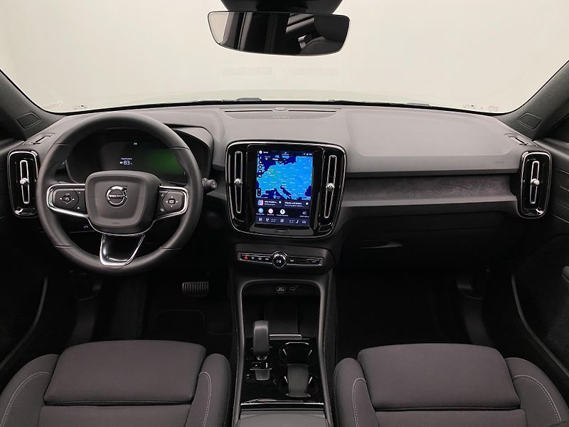 Volvo XC40 PURE ELECTRIC RECHARGE TWIN - fotka 2 z 58