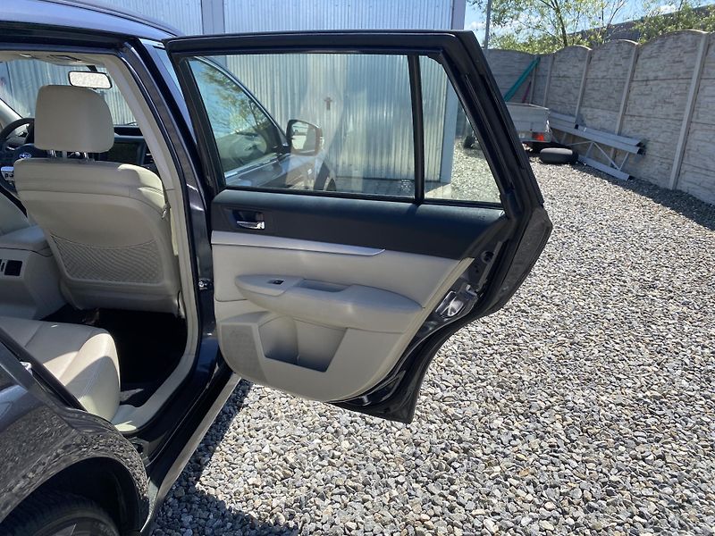 Subaru Outback 2.5i 170PS 4x4 BIFUEL PAN NAVI - fotka 115 z 157