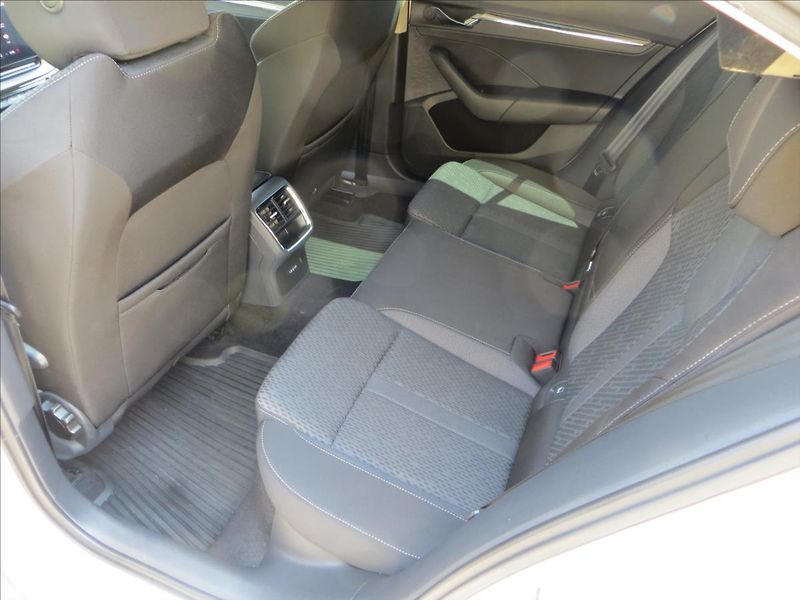 Škoda Octavia 2,0 TDI Style ČR - fotka 24 z 26