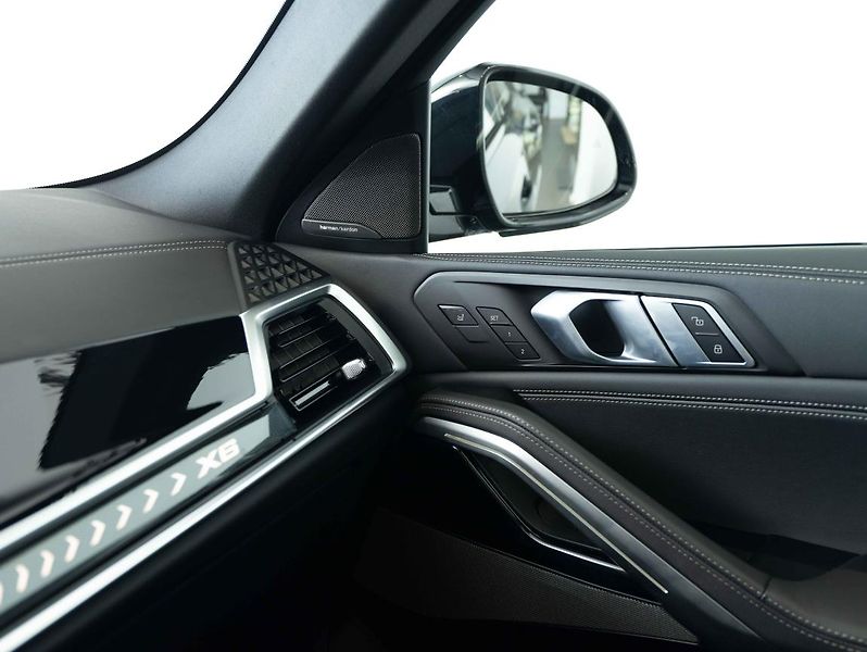BMW X6 xDrive30d - fotka 16 z 24