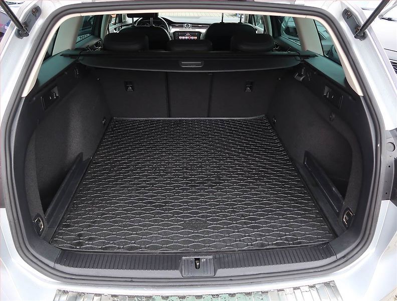 Volkswagen Passat (2018) Highline 2.0 TDI, Automat - fotka 14 z 17