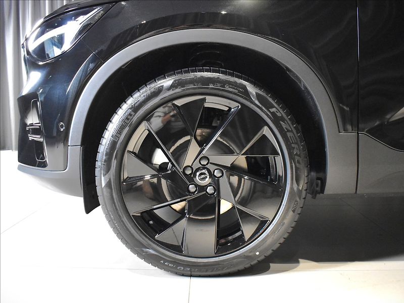 Volvo XC40 (2026) 2,0 B4  Plus Black Edition - fotka 25 z 25