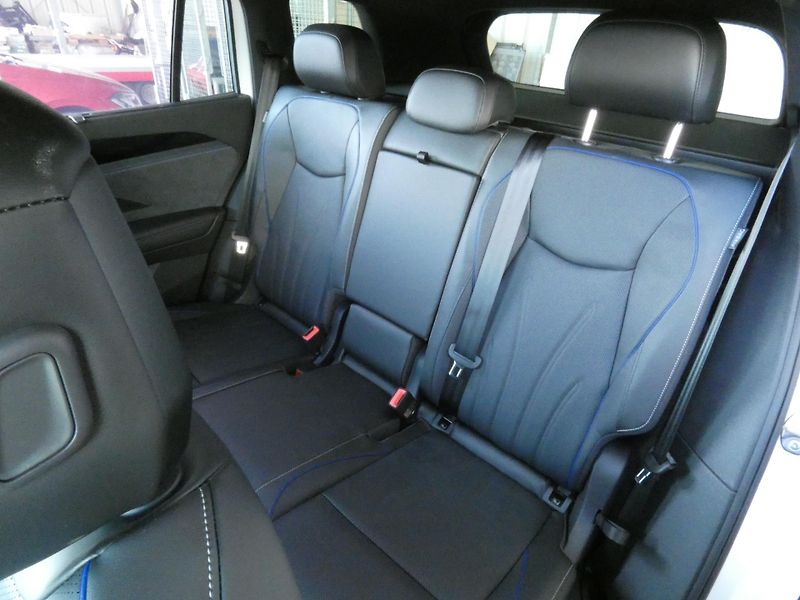 Volkswagen Tayron R-Line People 2,0 TSI 195 kW 4 - fotka 22 z 30