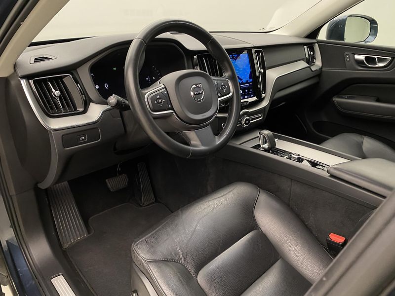 Volvo XC60 B5 AWD CORE AUT CZ - fotka 4 z 54