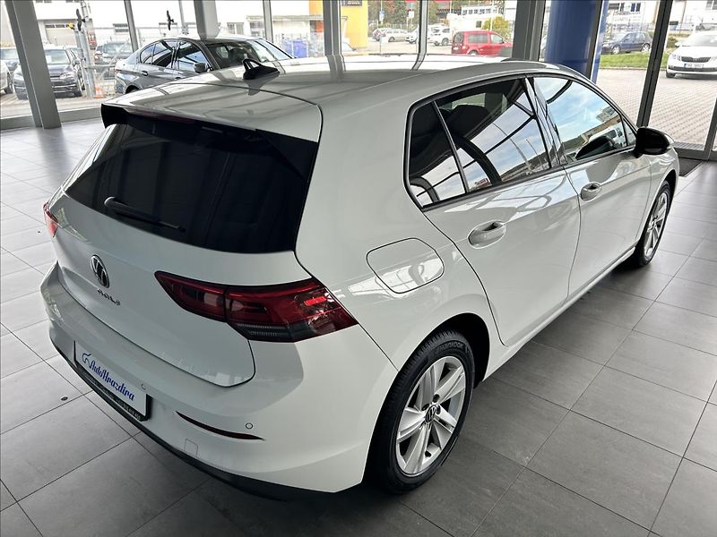 Volkswagen Golf 1,5   TSI,96kW,SERVISKA,LIFE - fotka 6 z 28