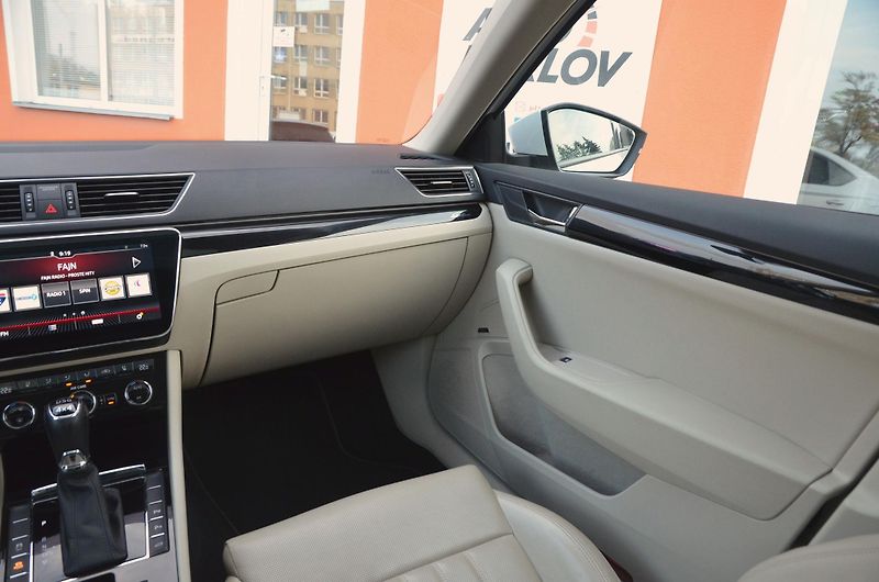 Škoda Superb (2017) 2.0 TSi 206kW DSG 4x4 L&K / ČR - fotka 25 z 50