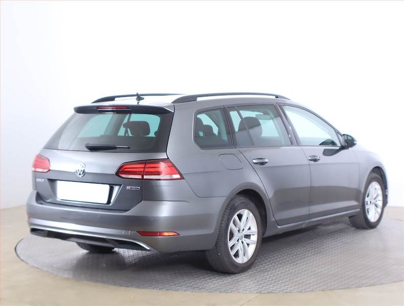 Volkswagen Golf (2019) Highline 2.0 TDI, 4X4 - fotka 5 z 18