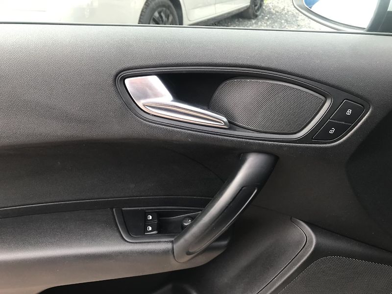 Audi A1  1.6 TDI 66,KLIMA,ČR,KM.. - fotka 9 z 17