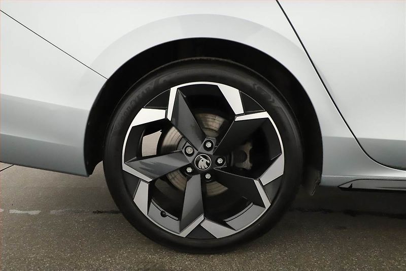 Škoda Superb (2025) 2.0 TDI, Sportline - fotka 21 z 21