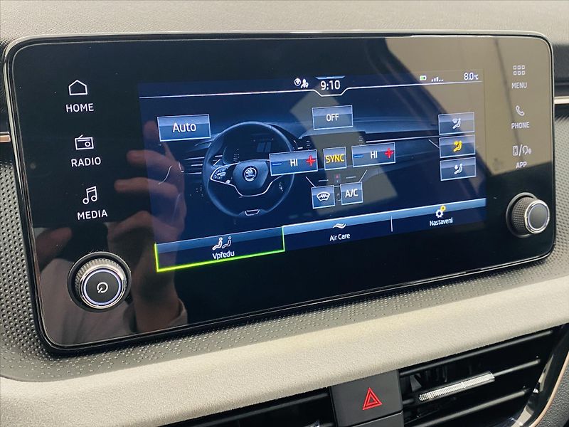 Škoda Scala 1,0 TSI 85kW Top Selection - fotka 13 z 27