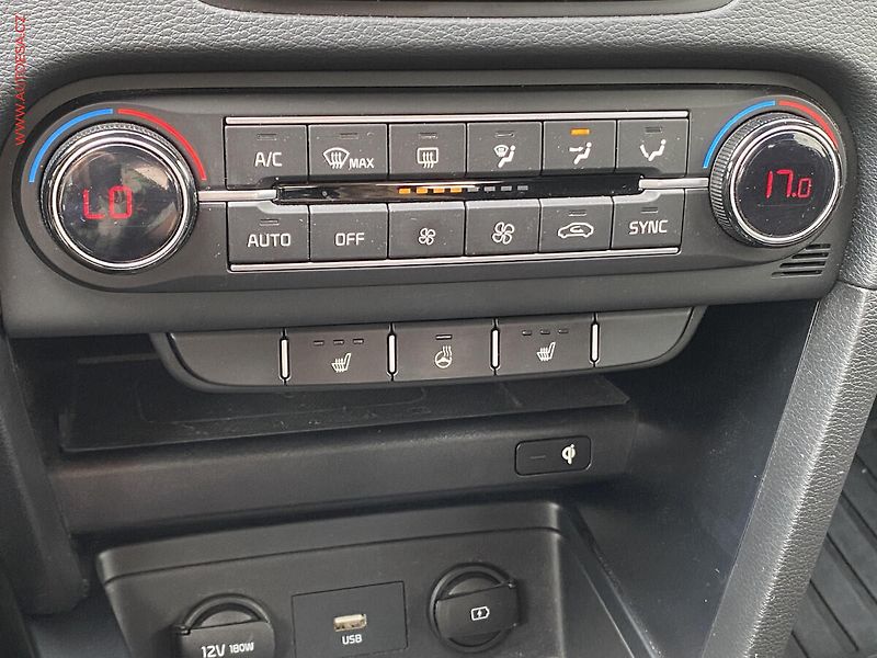 Kia Ceed (2022) 1.5 TGDi SW, ČR, TOP, LED - fotka 15 z 19