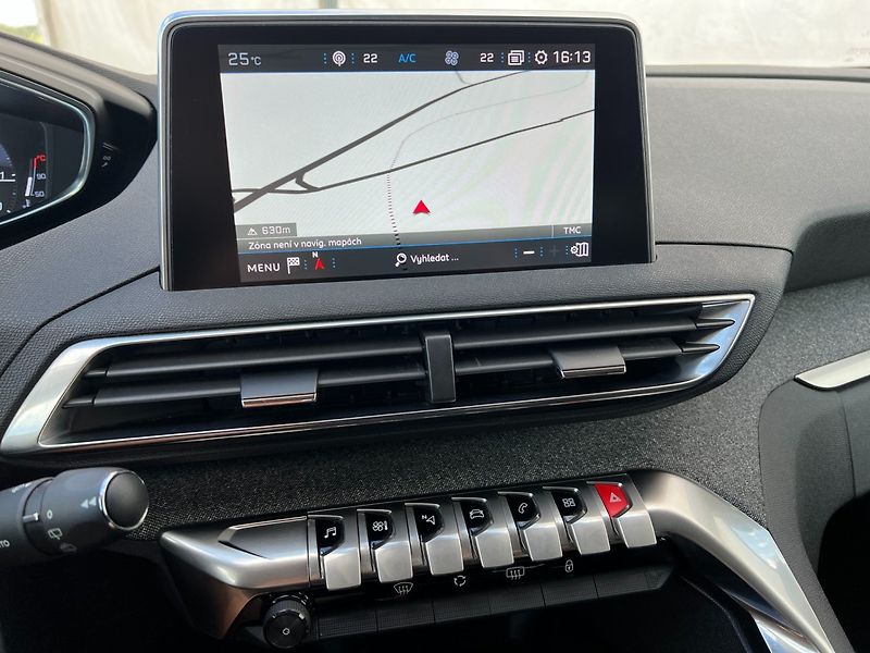 Peugeot 5008 (2019) 1.2PT 96kW ALLURE+ 7-míst - fotka 14 z 38