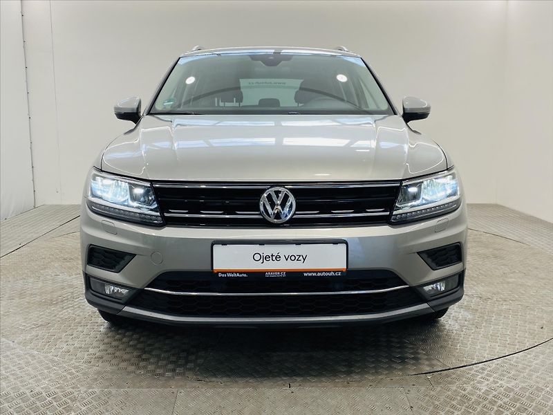 Volkswagen Tiguan 2,0 TDI DSG 4x4 Highline - fotka 4 z 24