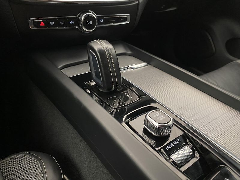 Volvo S60 B5 AWD R-DESIGN AUT  - fotka 26 z 48