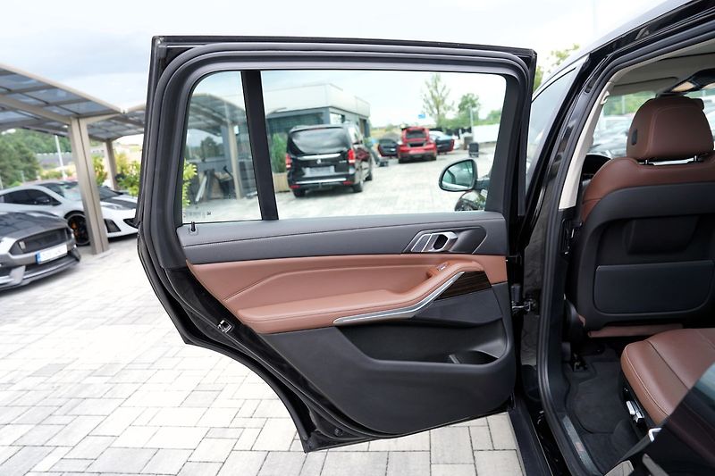 BMW X7 40i xDrive/panorama/7 míst - fotka 18 z 47