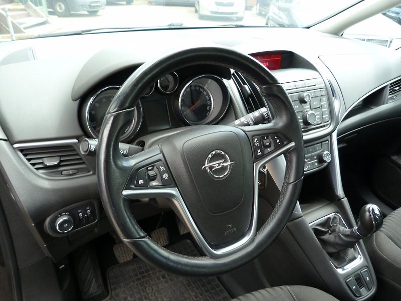 Opel Zafira 1.4 Turbo Edition - fotka 17 z 17