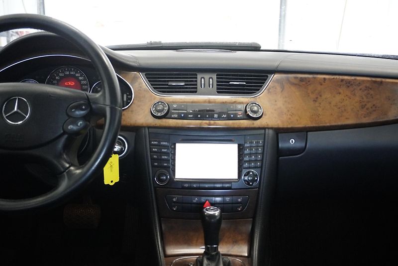 Mercedes-Benz CLS (2005) CLS350 3,5I AUTOMAT - fotka 23 z 31