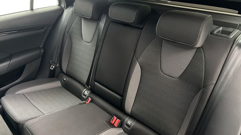 Škoda Octavia 2.0 TDI Ambition Combi - fotka 16 z 24