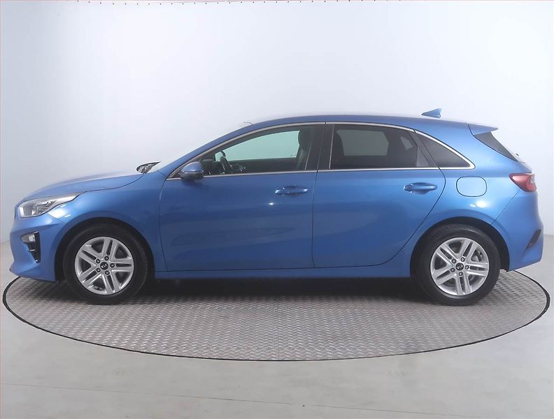 Kia Ceed (2020) Gold 1.0 T-GDI, Serv.kniha - fotka 3 z 16