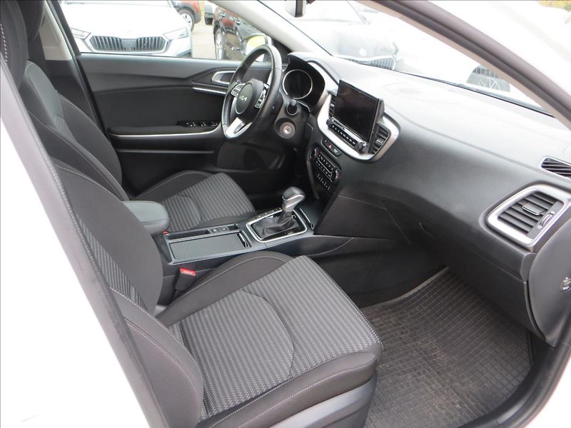 Kia Ceed 1,5 T-GDI 118kW SW Top AUT ČR - fotka 10 z 26