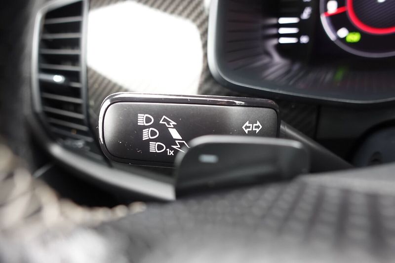 Škoda Kodiaq 2.0TDI 140kW Sportline 4x4 DSG - fotka 25 z 32