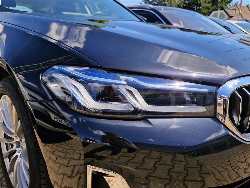 BMW Řada 5 3,0 530d TOURING KOMPLETVÝBAVA - fotka 39 z 39