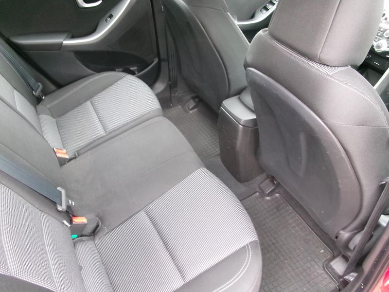 Hyundai i30 (2012) 1,6 16V KLIMA TEMP ČR - fotka 15 z 26
