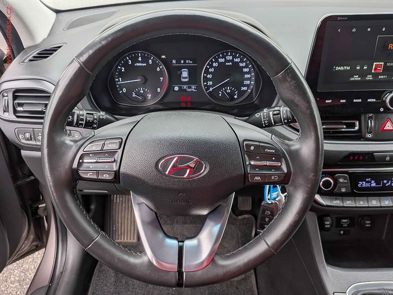 Hyundai i30 (2022) 1.5 T-GDi, 1.maj,ČR, STK7/28 - fotka 15 z 17