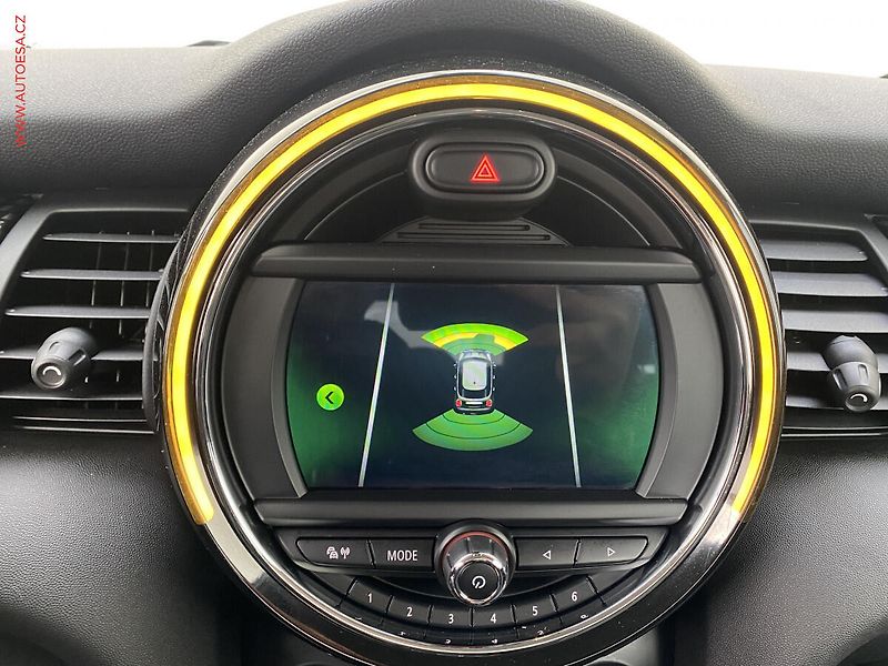 Mini Cooper S (2019) 2.0i, LED, navi, kůže - fotka 17 z 18