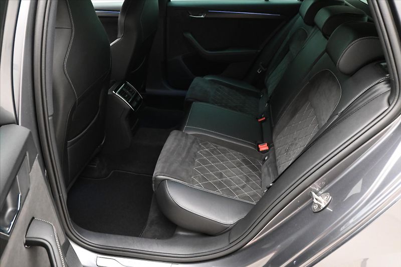 Škoda Superb 1,4 TSI 115kW iV DSG Sportline - fotka 14 z 32