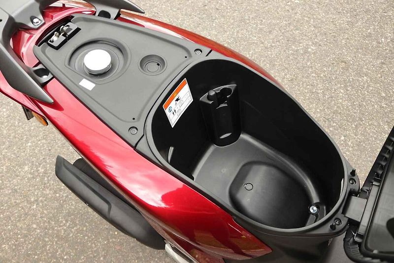 Začínáte v jedné stopě a máte omezený rozpočet? Honda Vision je skvělé řešení.