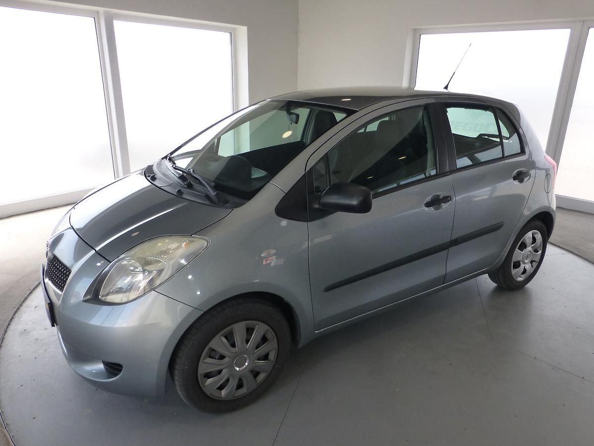 Toyota Yaris 1,3i-64KW**KLIMA*TAŽNÉ***5DV