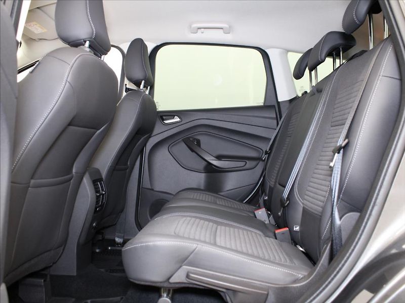 Ford Kuga 1,5 EB 110kW 54tkm. 1.maj.ČR - fotka 7 z 20