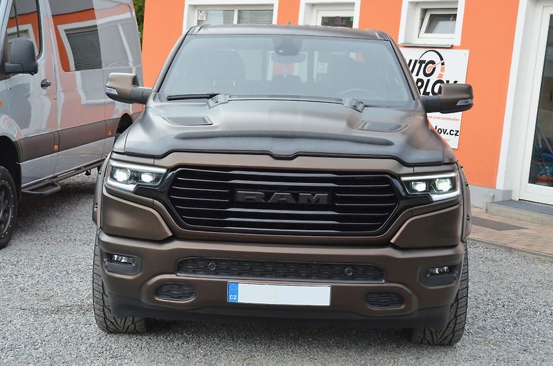 Dodge RAM (2022) 1500 BIGHORN 5.7 V8 HEMI 4x4  - fotka 2 z 51