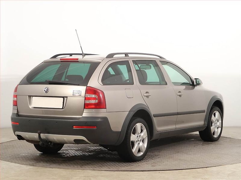 Škoda Octavia (2007) Scout 2.0 TDI, 4X4, nová STK - fotka 5 z 14