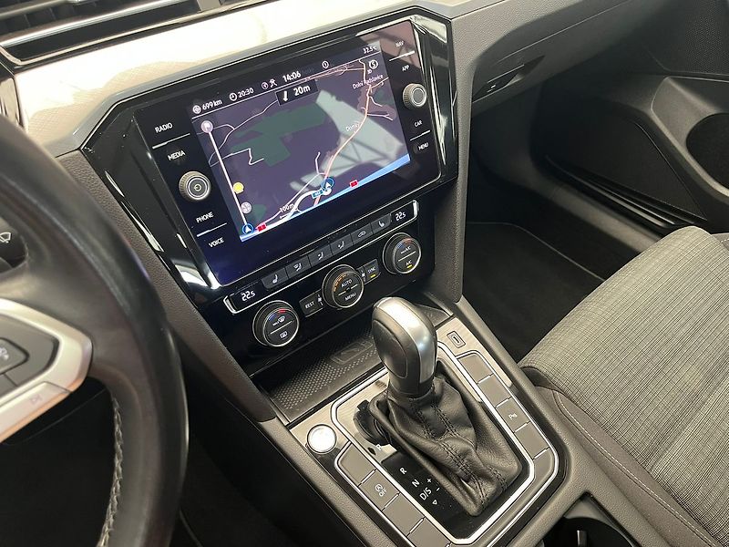 Volkswagen Passat 2.0 TDi LED SVĚTLA, rezervace - fotka 29 z 96