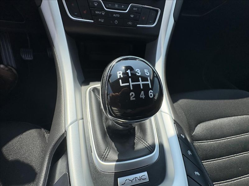 Ford Mondeo 2,0 TDCi110kW,Led,ACC,Nav,Výhř - fotka 10 z 41