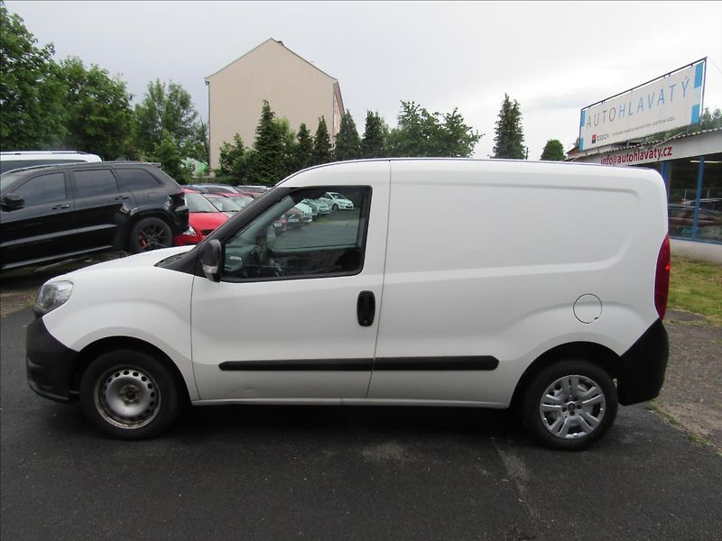 Fiat Dobló 1,6 JTD 74 kW - fotka 7 z 29