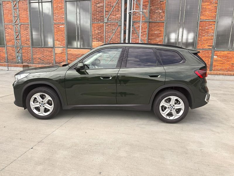 BMW X1 (2024) sDrive20i, panorama - fotka 4 z 35