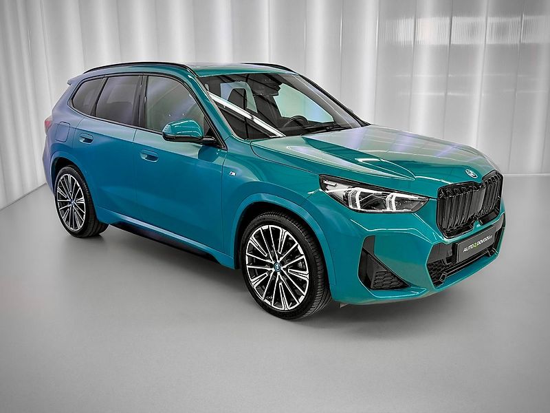 BMW iX1 xDrive 30 M-PAKET, INDIVIDUAL, - fotka 4 z 38
