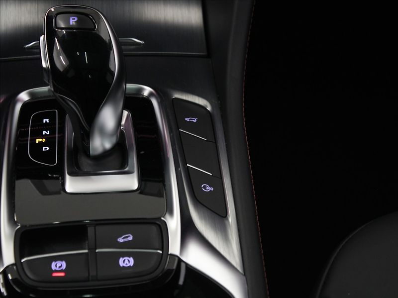 MG EHS 1,5 PHEV 190kW Exclusive PANO - fotka 19 z 28