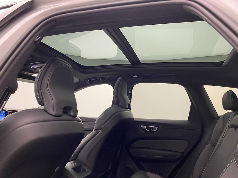 Volvo XC60 T6 AWD PLUG-IN ULTIMATE DARK  - fotka 32 z 52